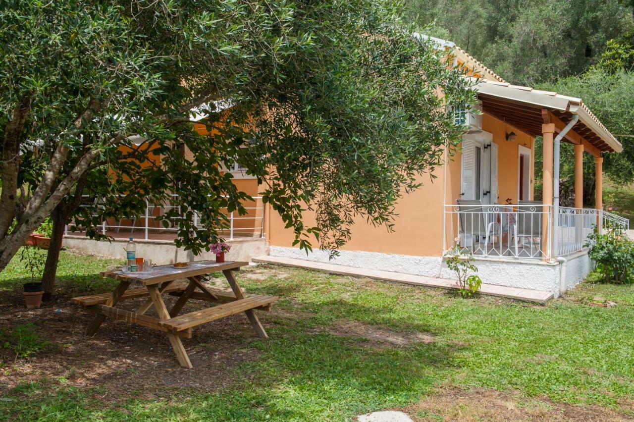 Family Holiday Apartment With Garden & Bbq Velonádes Zewnętrze zdjęcie