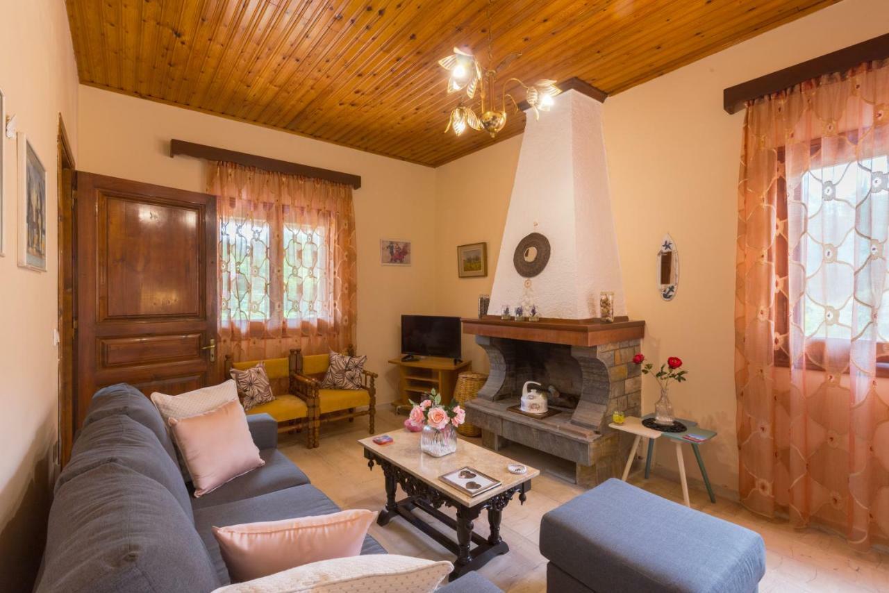 Family Holiday Apartment With Garden & Bbq Velonádes Zewnętrze zdjęcie