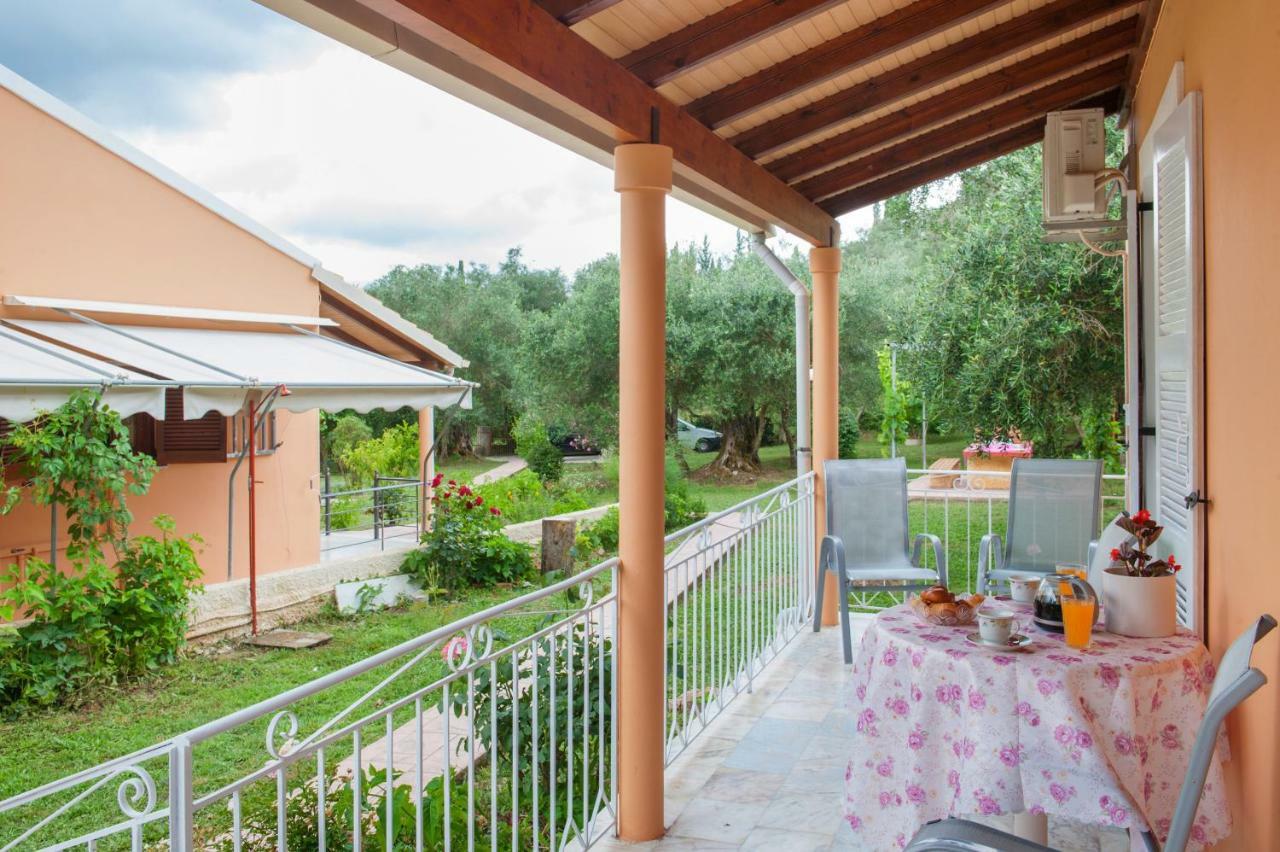Family Holiday Apartment With Garden & Bbq Velonádes Zewnętrze zdjęcie