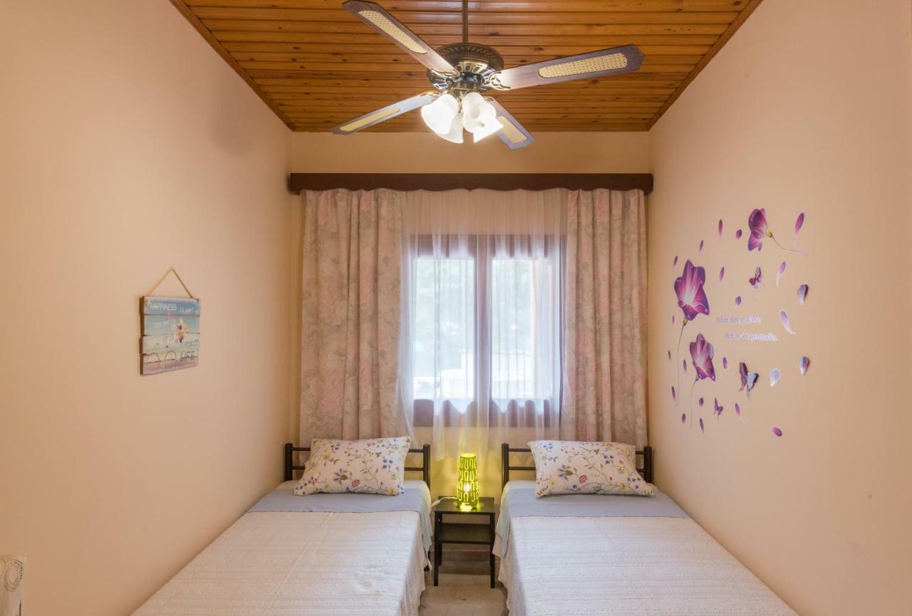 Family Holiday Apartment With Garden & Bbq Velonádes Zewnętrze zdjęcie