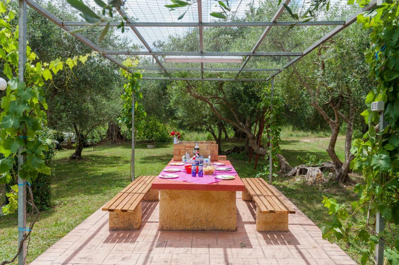 Family Holiday Apartment With Garden & Bbq Velonádes Zewnętrze zdjęcie